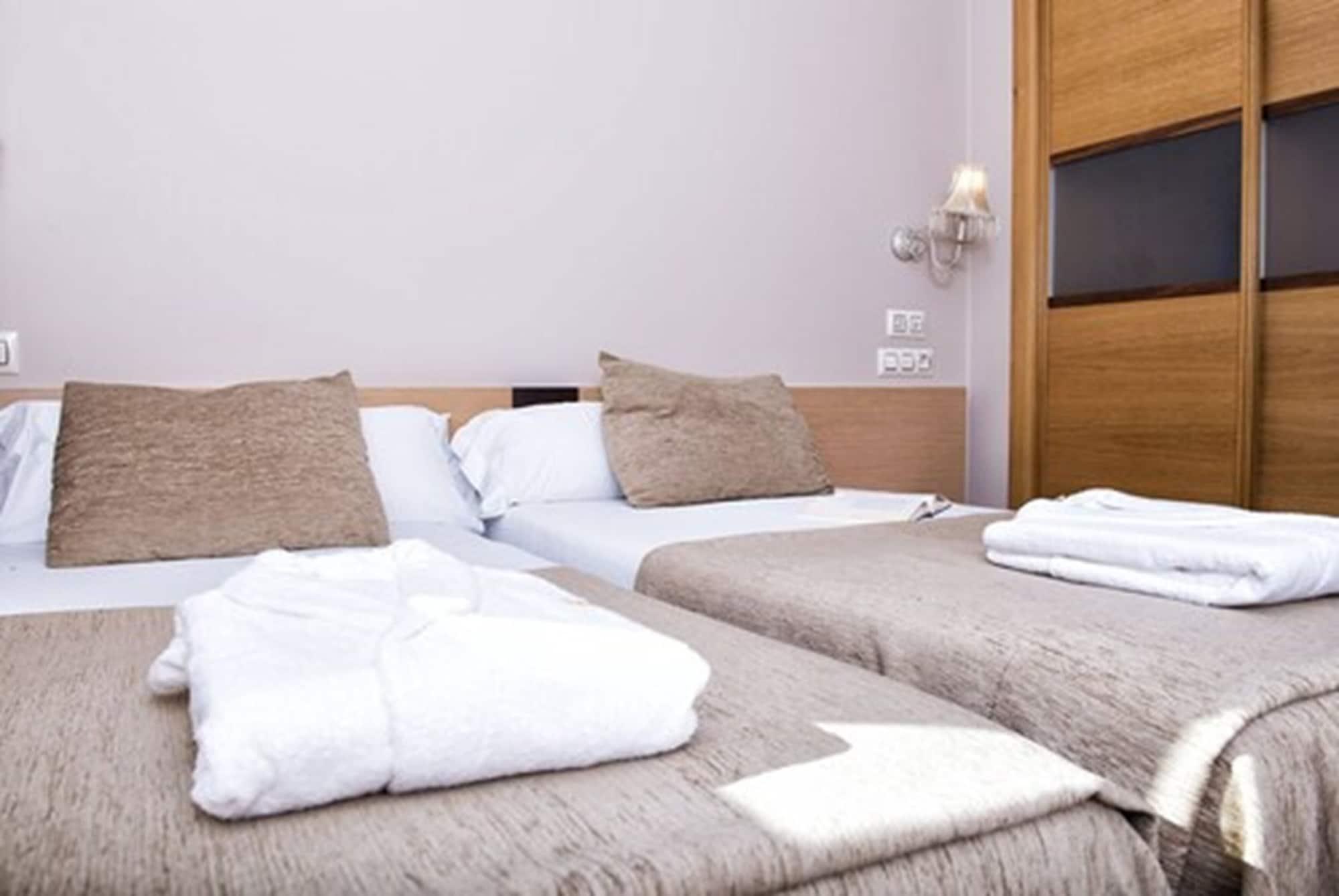 Apartamentos Mediterraneo Real ฟูเอนฮิโรลา ภายนอก รูปภาพ