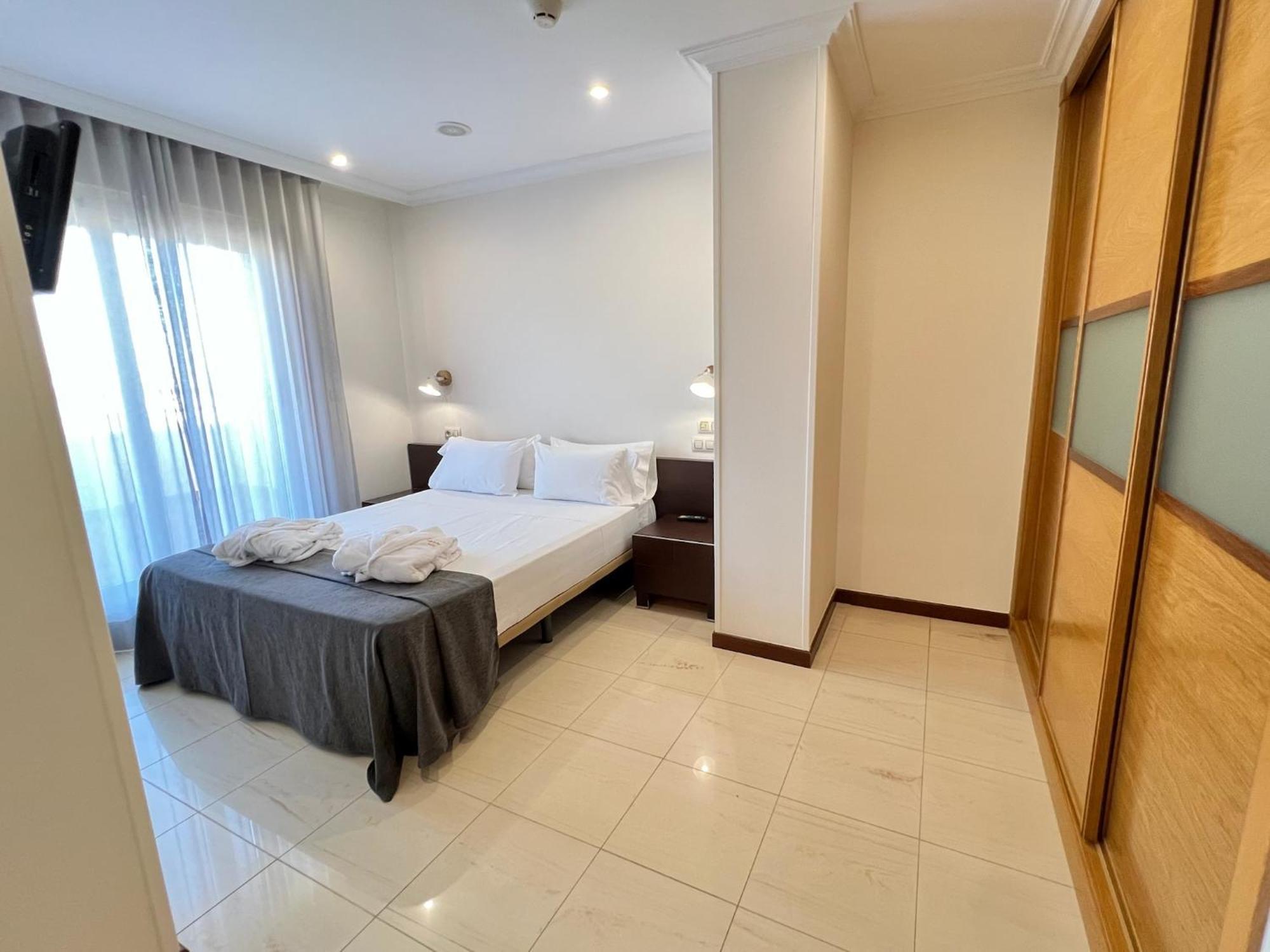 Apartamentos Mediterraneo Real ฟูเอนฮิโรลา ภายนอก รูปภาพ