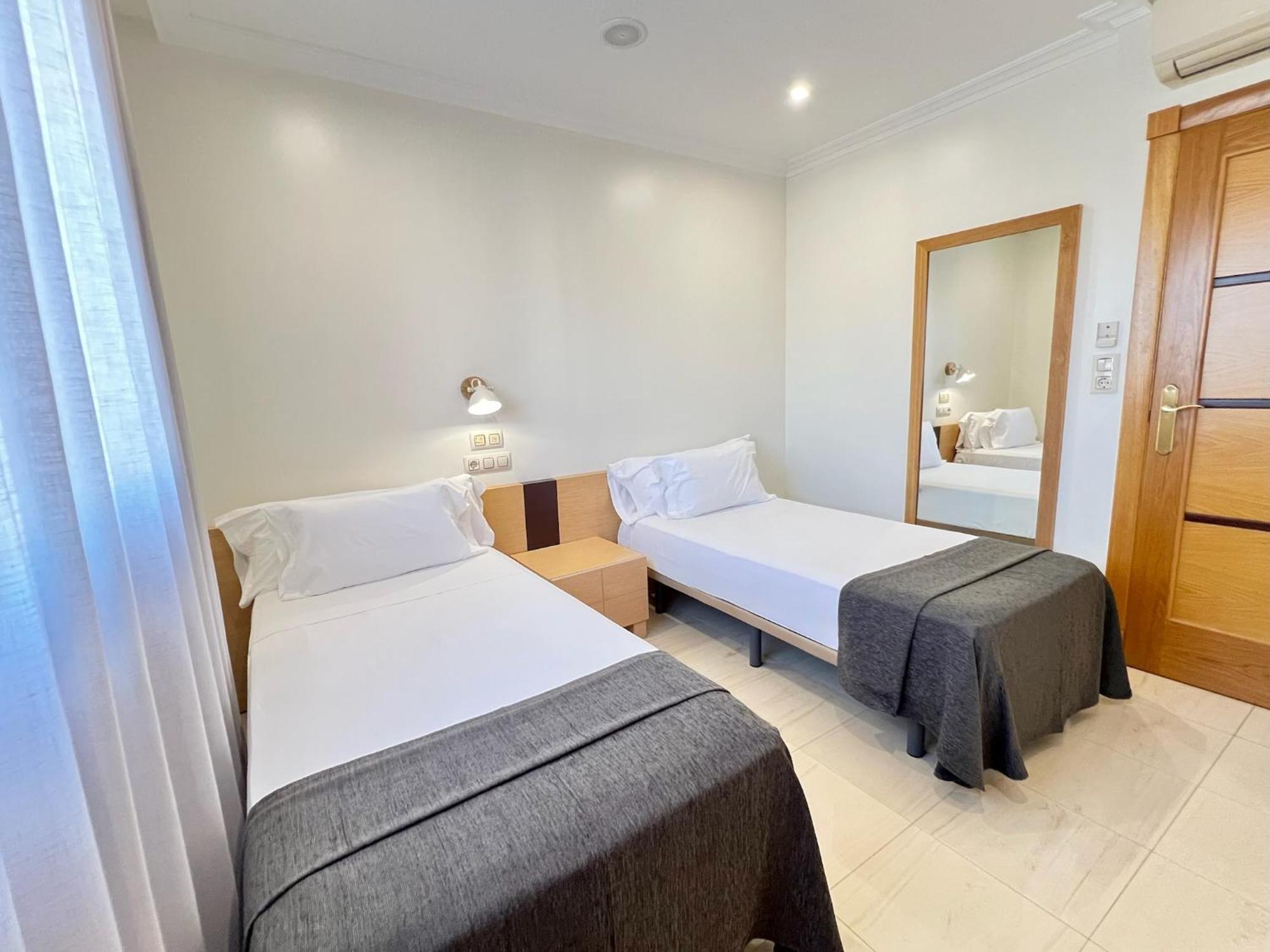 Apartamentos Mediterraneo Real ฟูเอนฮิโรลา ภายนอก รูปภาพ