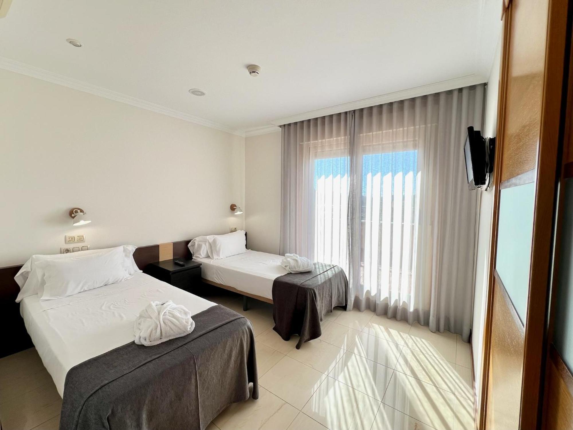 Apartamentos Mediterraneo Real ฟูเอนฮิโรลา ภายนอก รูปภาพ