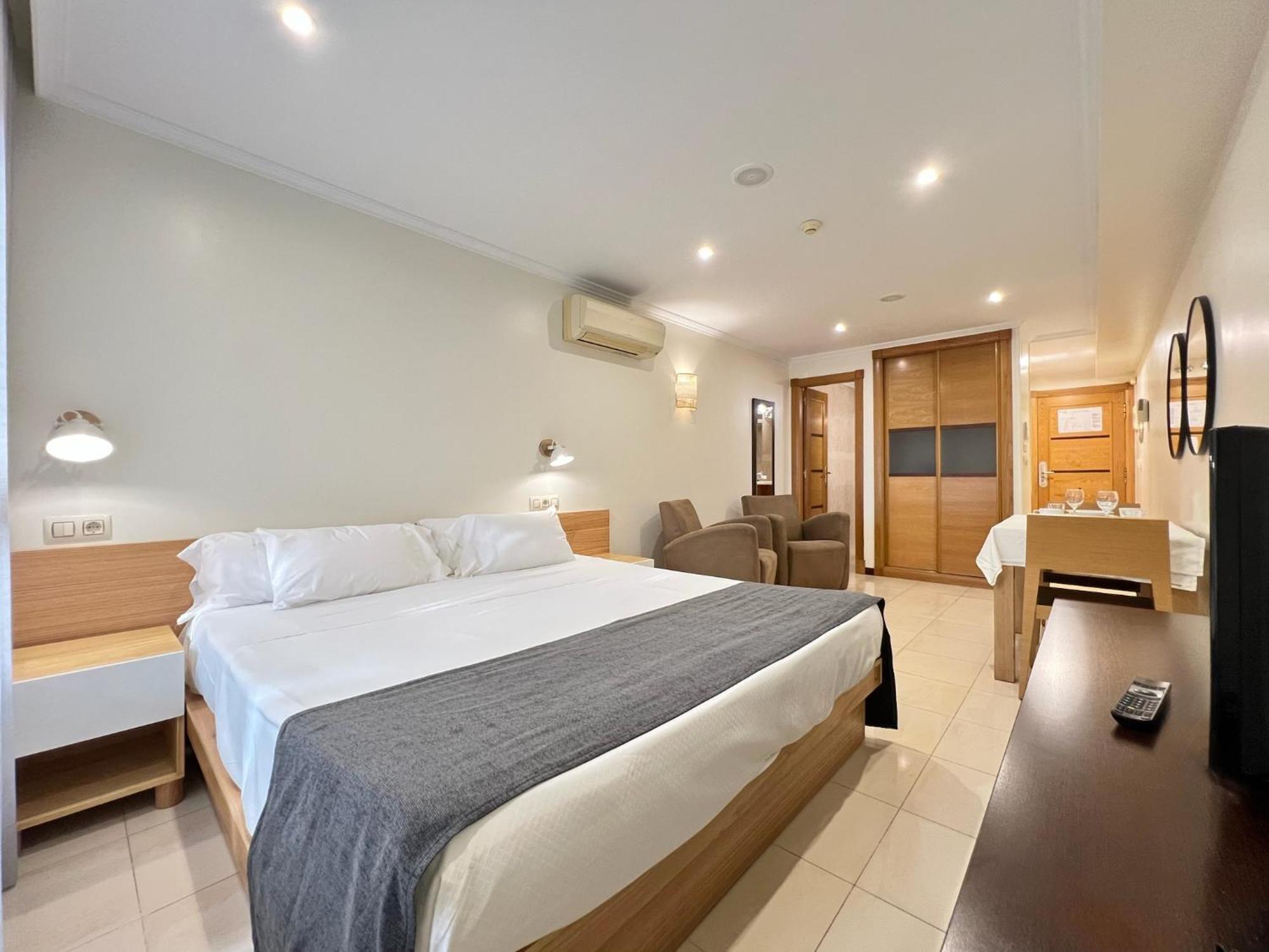 Apartamentos Mediterraneo Real ฟูเอนฮิโรลา ภายนอก รูปภาพ