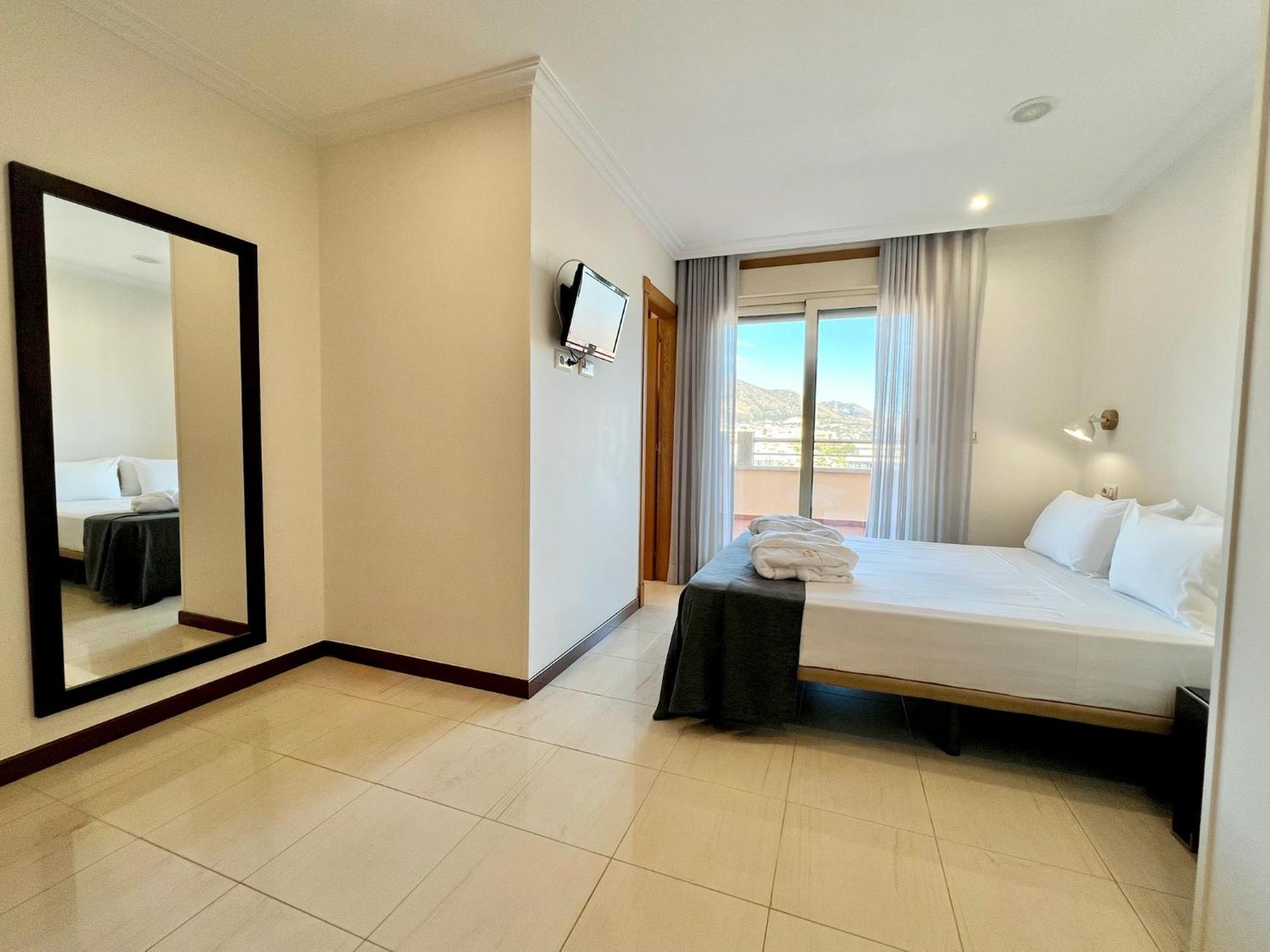Apartamentos Mediterraneo Real ฟูเอนฮิโรลา ภายนอก รูปภาพ