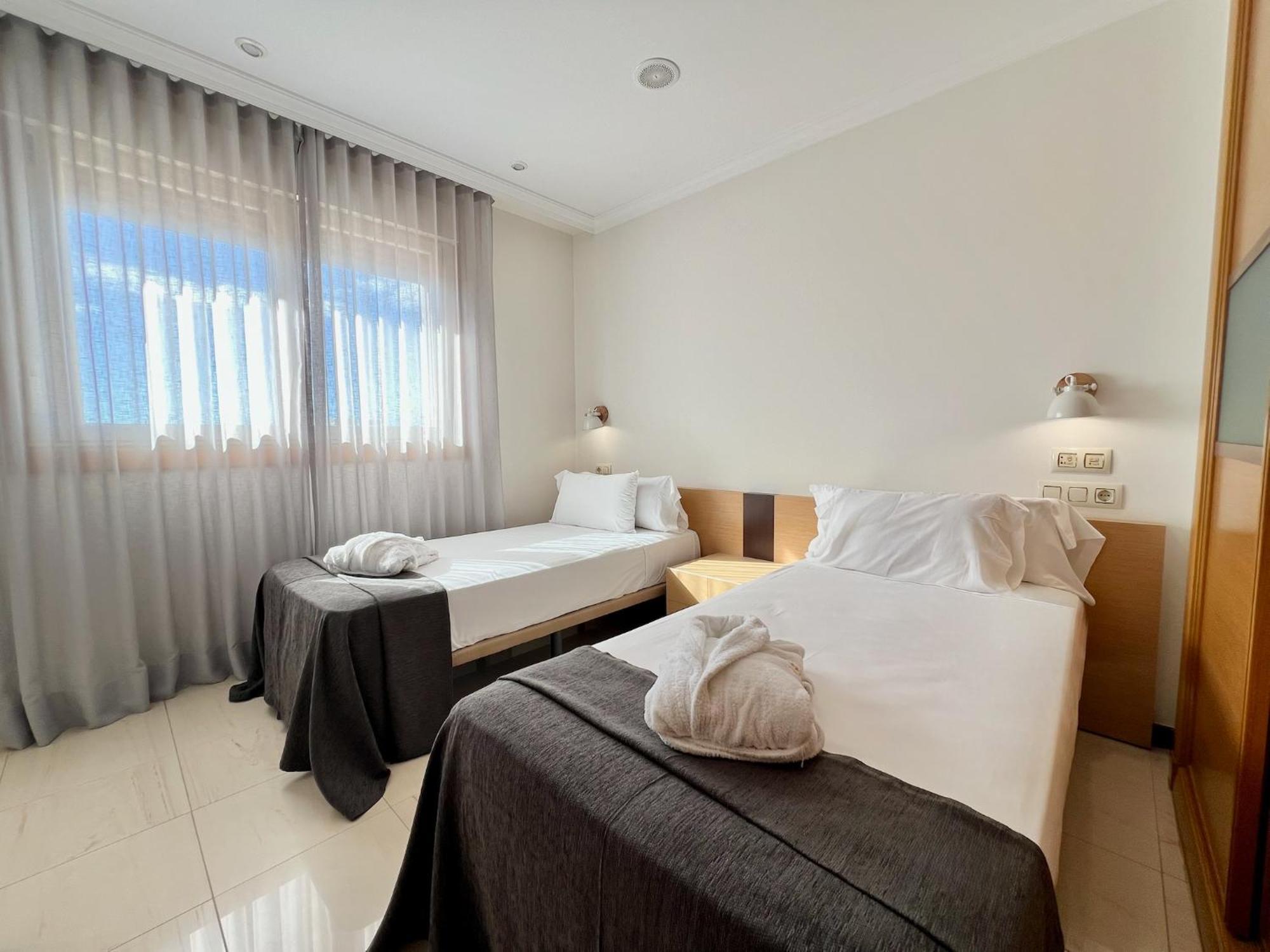 Apartamentos Mediterraneo Real ฟูเอนฮิโรลา ภายนอก รูปภาพ